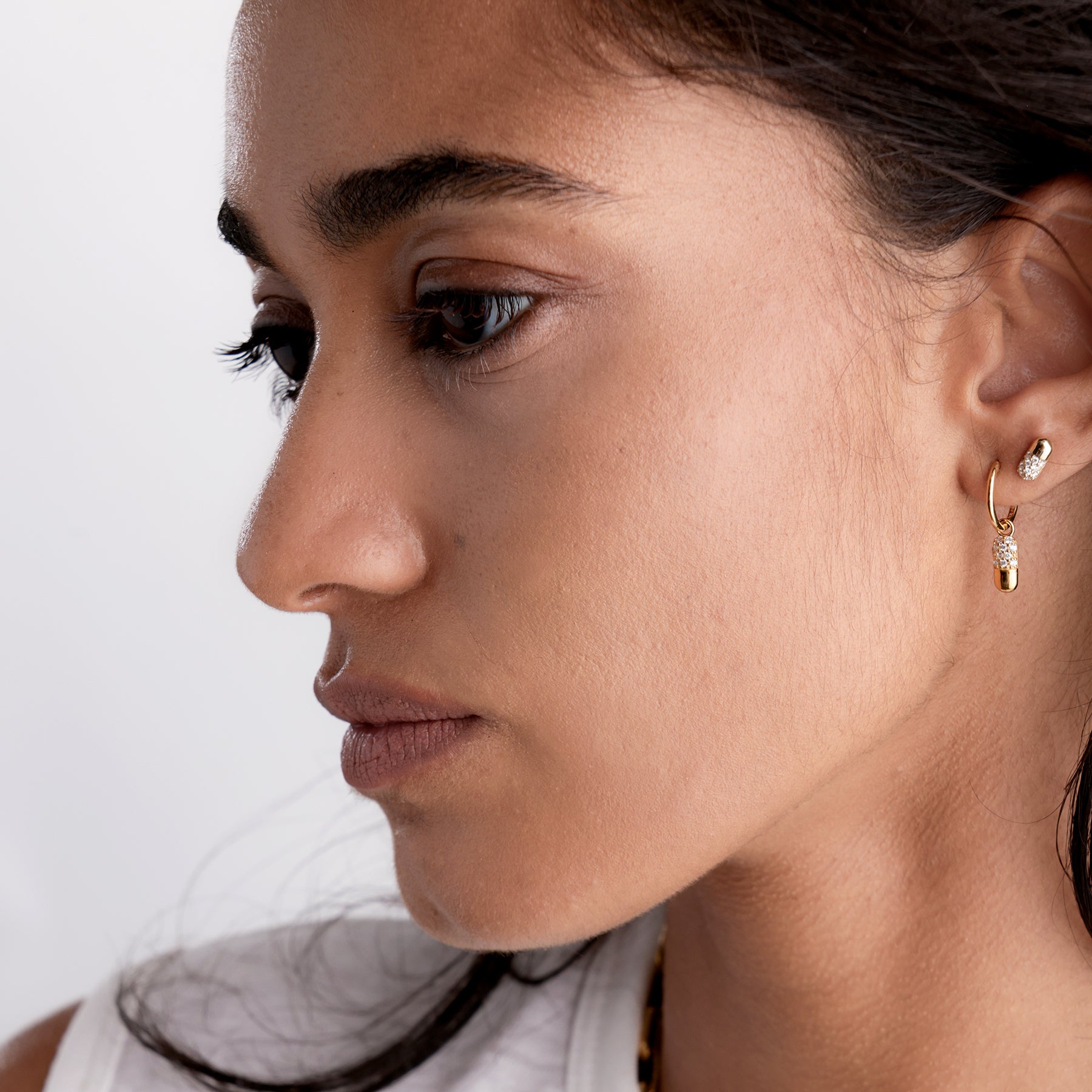 PILL STUD / DIAMONDS