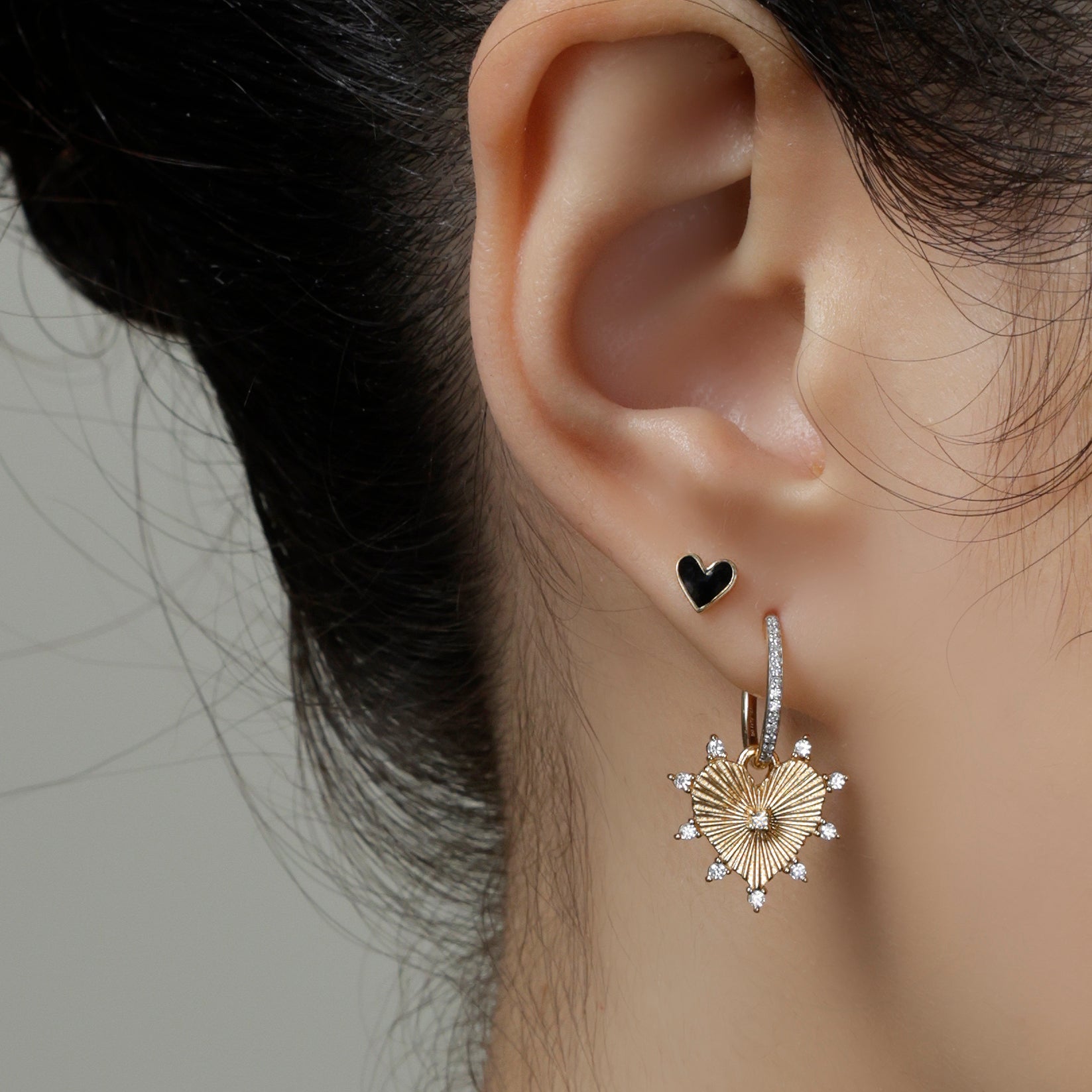 HEART STUD / BLACK
