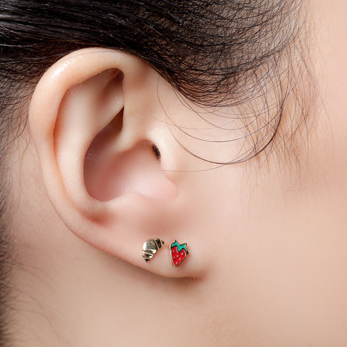 STRAWBERRY STUD - The Fête
