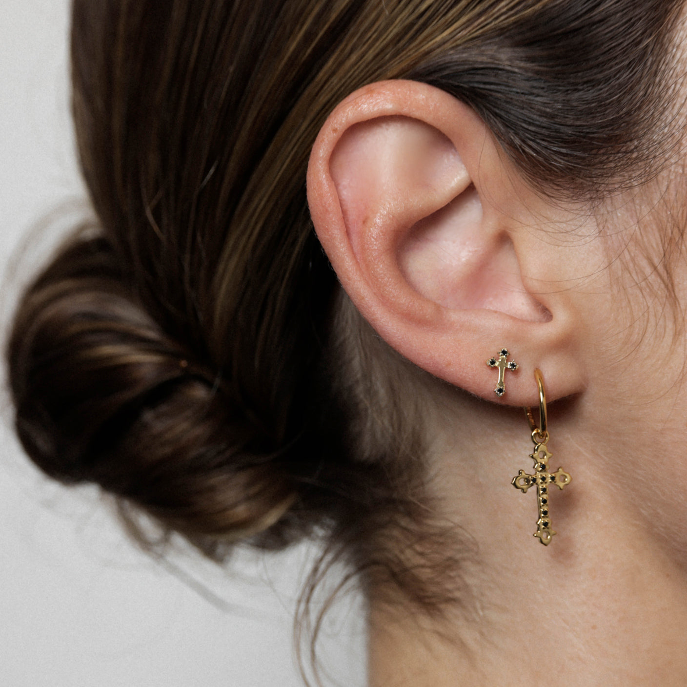 GOTHIC CROSS STUD / BLACK