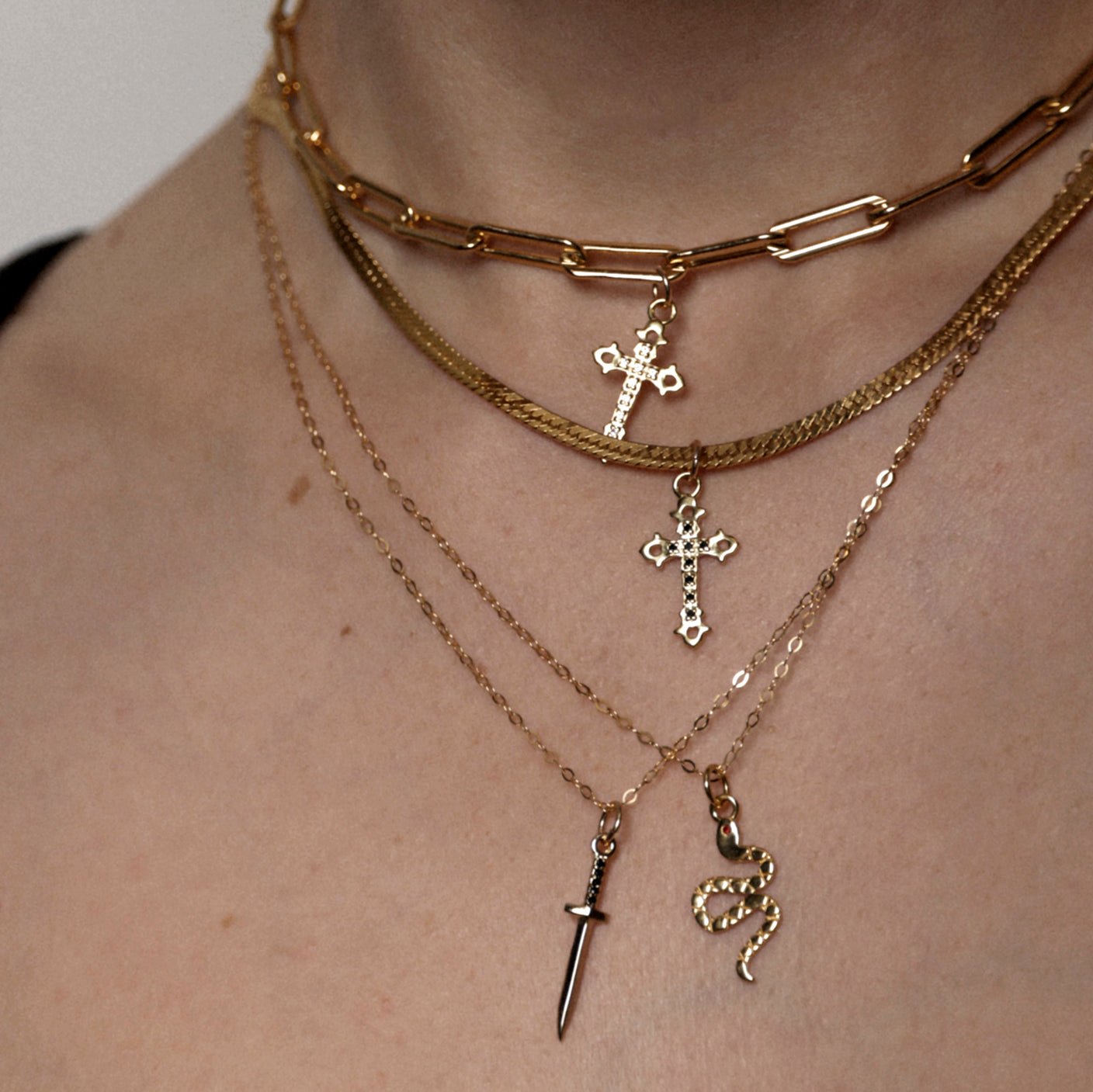 DAGGER CHARM - The Fête