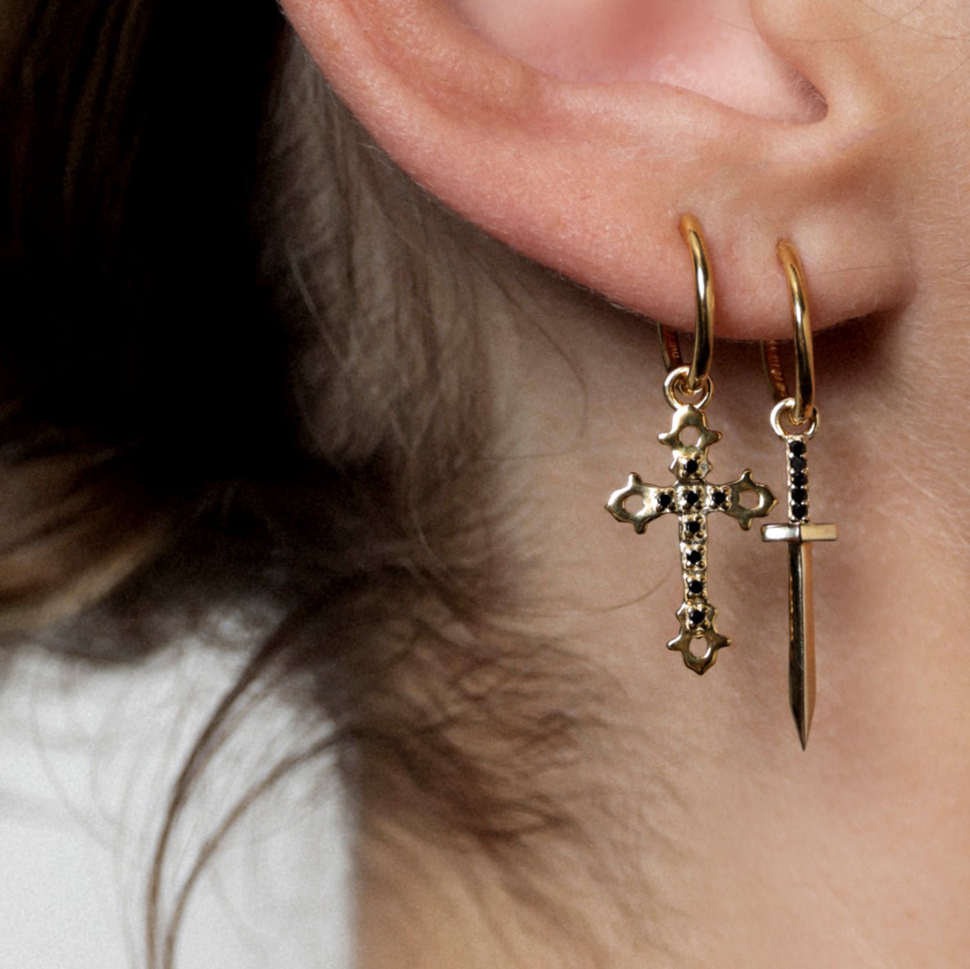 GOTHIC CROSS EARRINGS / BLACK - The Fête