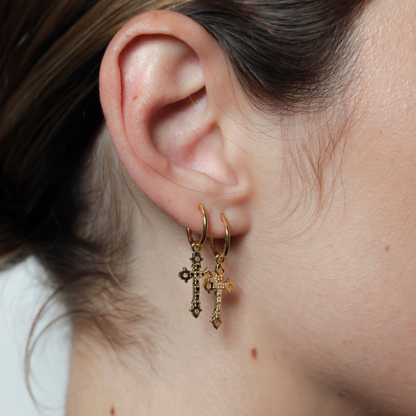 GOTHIC CROSS EARRINGS / WHITE - The Fête