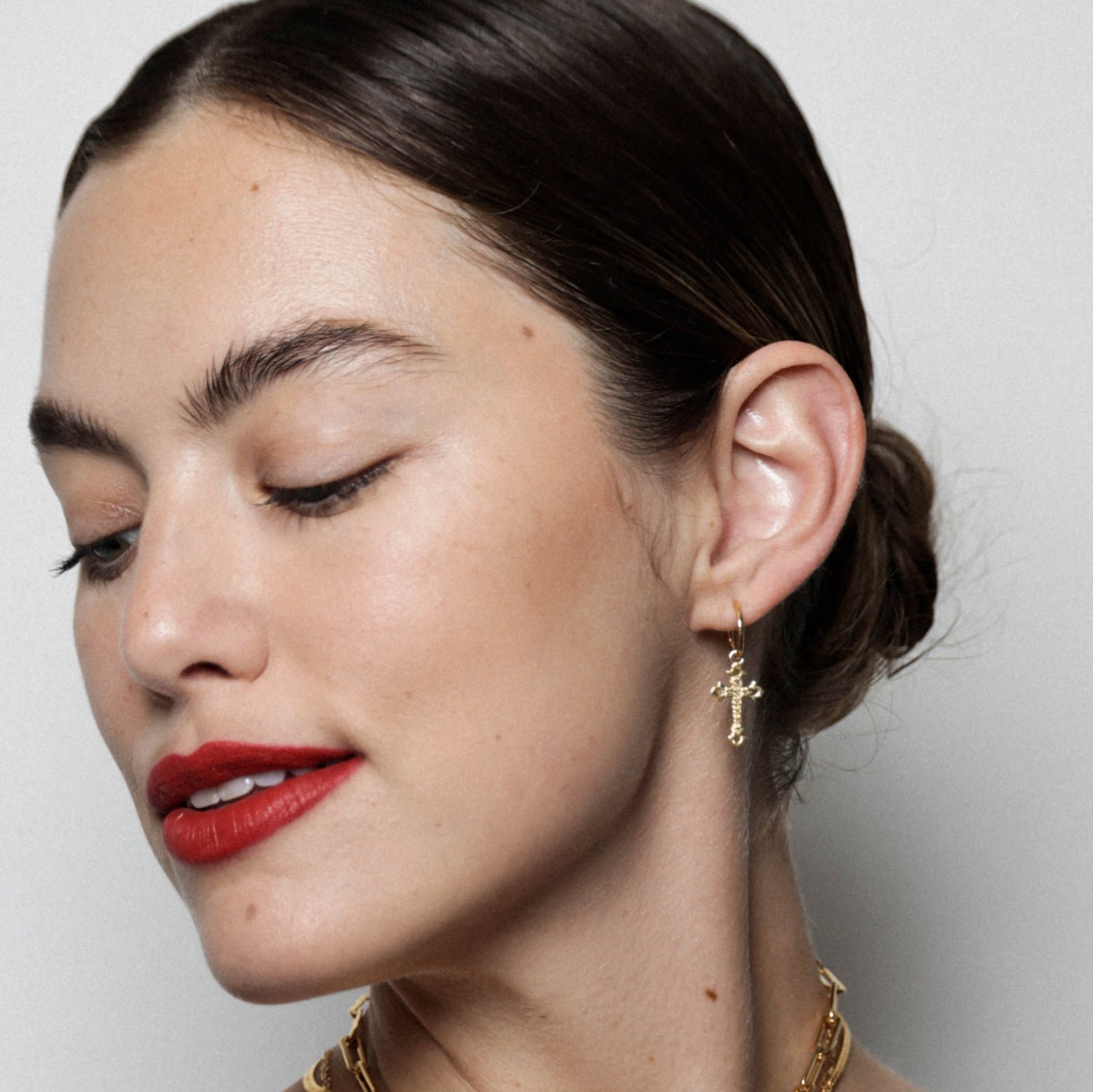 GOTHIC CROSS EARRINGS / WHITE - The Fête